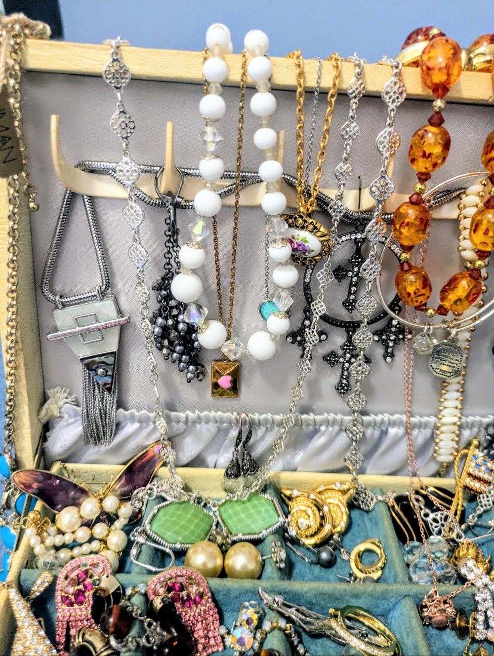 Huge Vintage To Now Estate Jewelry Treasure Lot - Picture 4 of 14